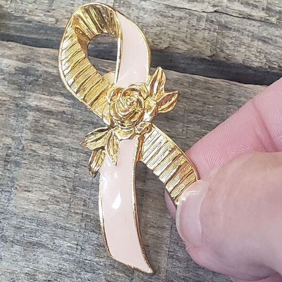 VINTAGE AVON Breast Cancer Awareness Ribbon Pin - Picture 1 of 6